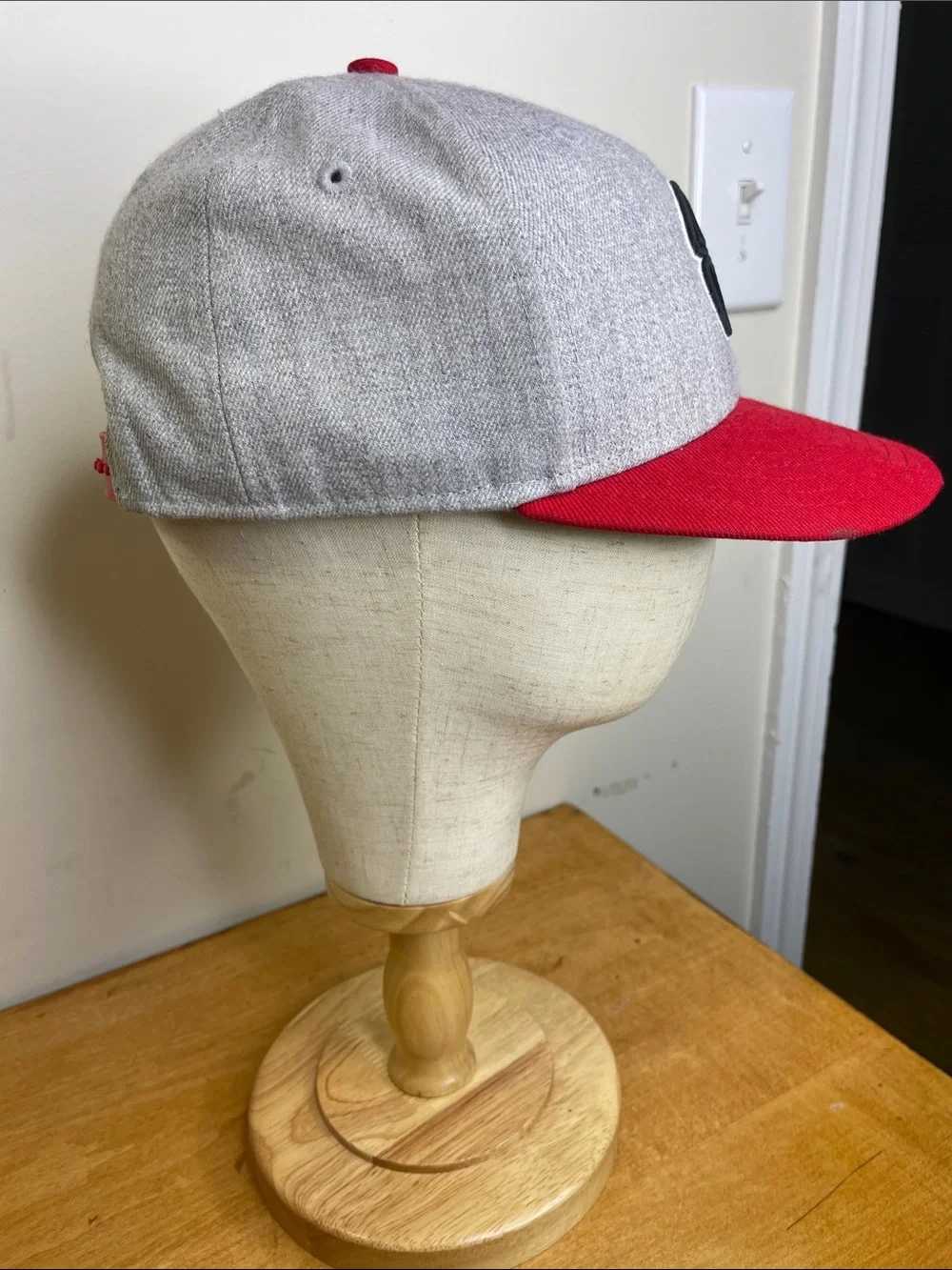 New Era Kids Gray Crown Red Brim Spider Patch Cap